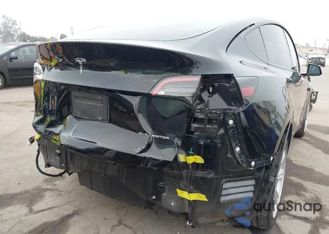 2021 Tesla Model Y Long Range Dual Motor All-Wheel Drive z USA, uszkodzony, nr VIN 5YJYGAEE3MF194474